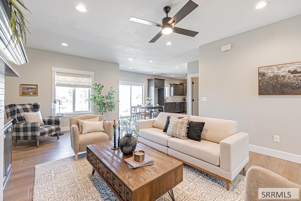 3184 South Chartwell Garden Ammon, ID 83406 - Photo 3 of 32