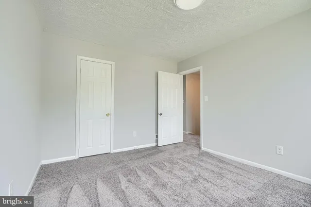 a view of an empty room and room