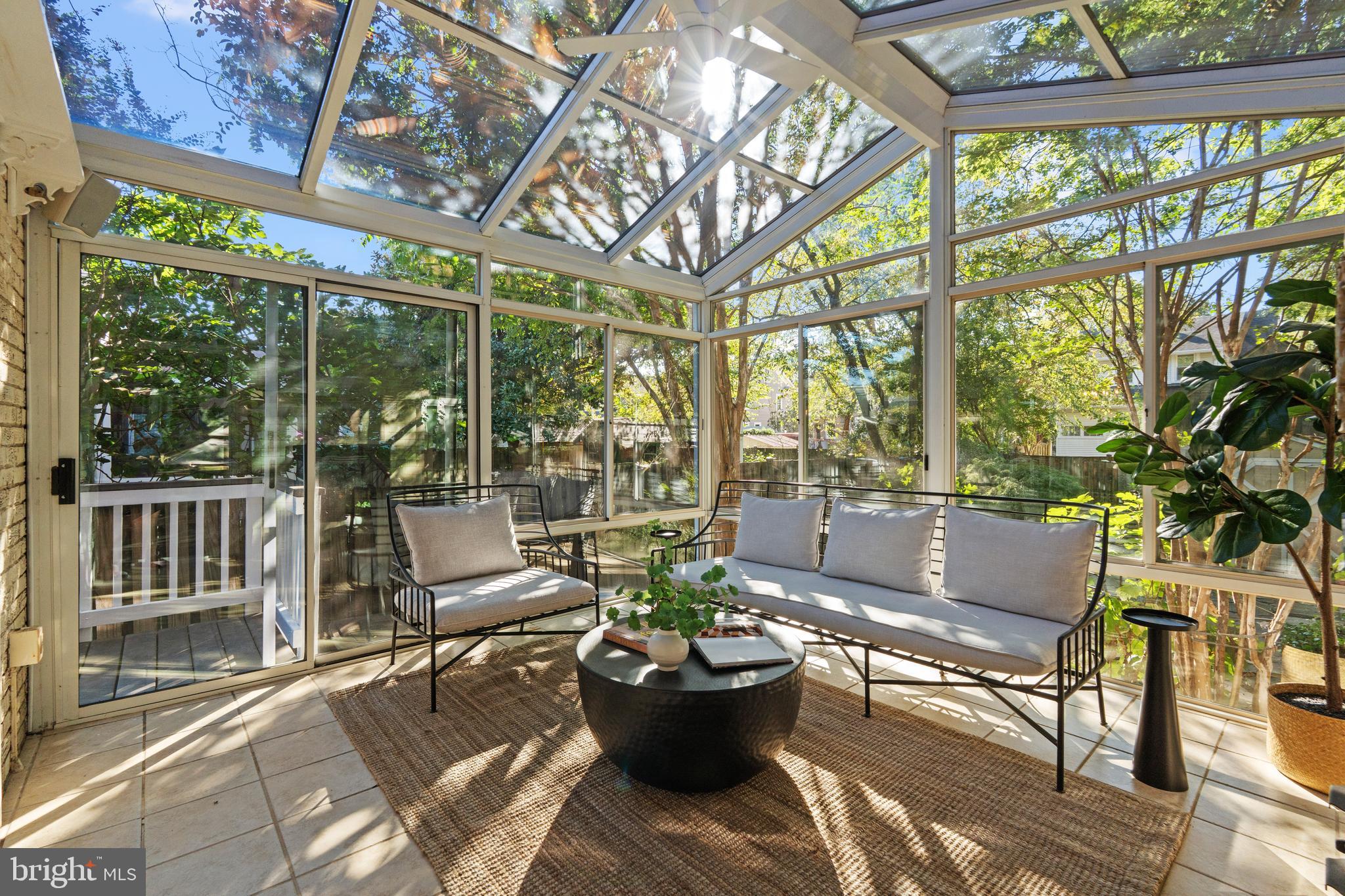 307 East Oxford Avenue, Unit 1/2 Alexandria, VA 22301 - Photo 15 of 34 a living room with furniture and a large window