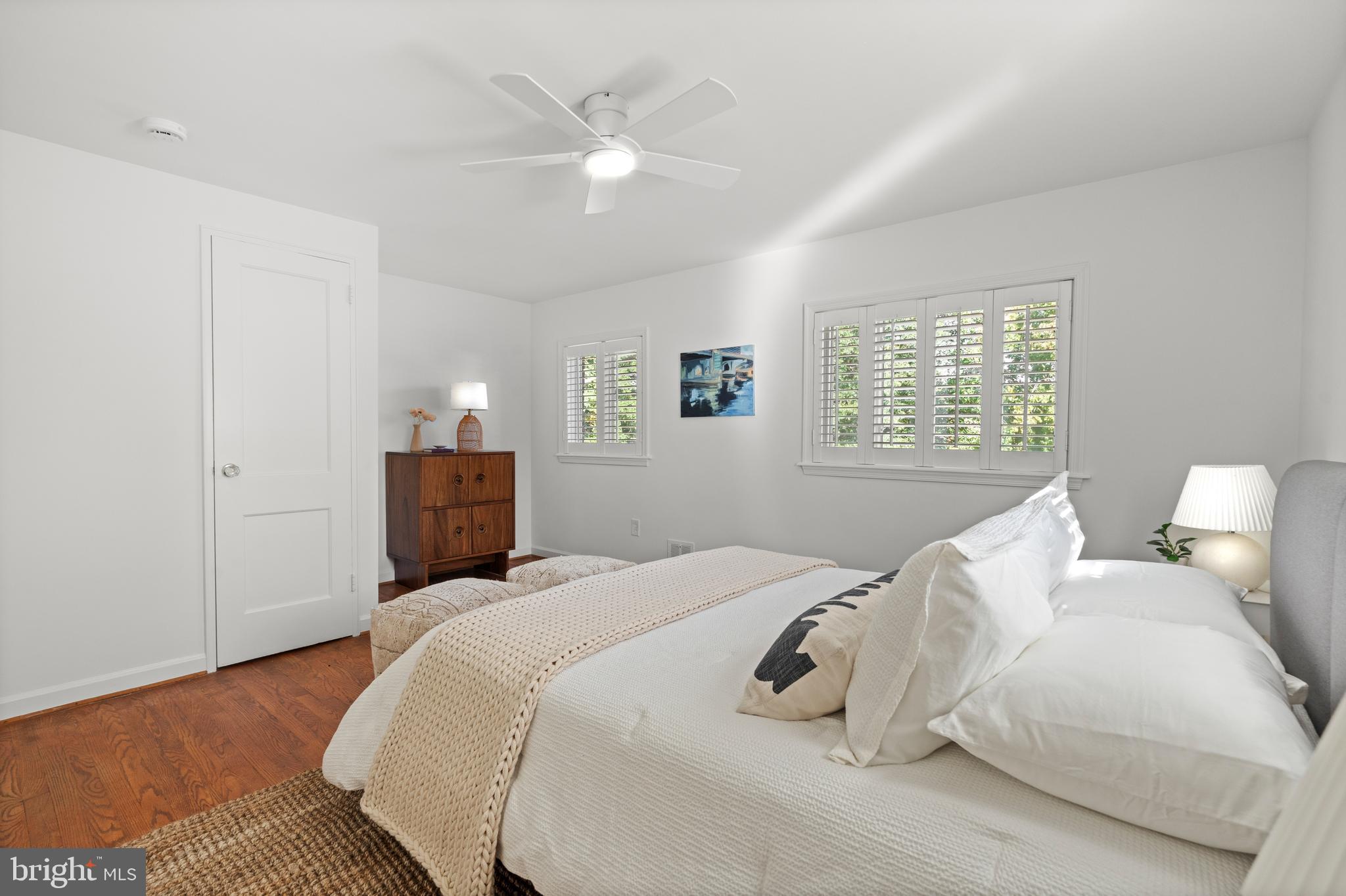 307 East Oxford Avenue, Unit 1/2 Alexandria, VA 22301 - Photo 19 of 34 a bedroom with a bed and a window