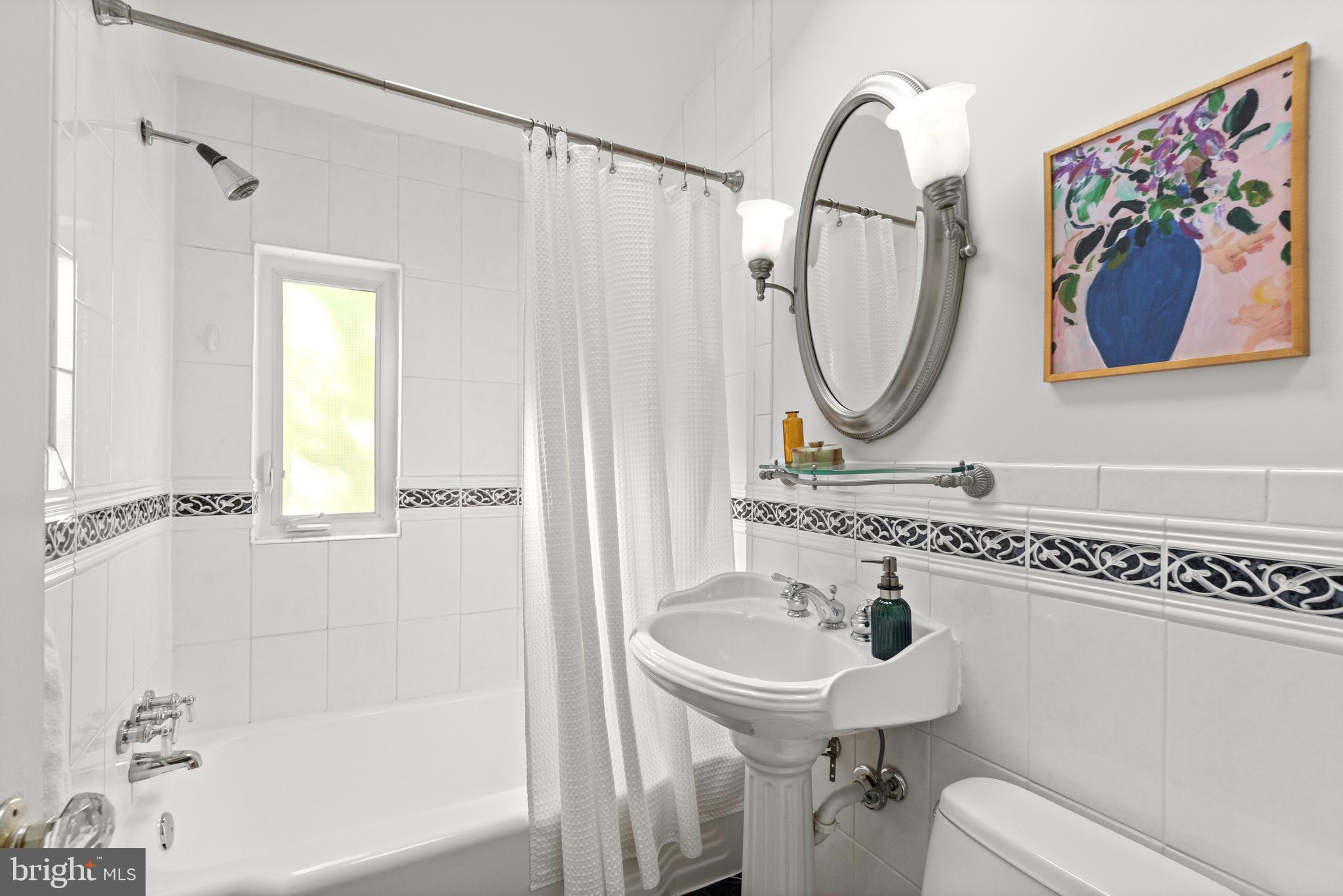 307 East Oxford Avenue, Unit 1/2 Alexandria, VA 22301 - Photo 21 of 34 a bathroom with a sink a mirror and a bathtub