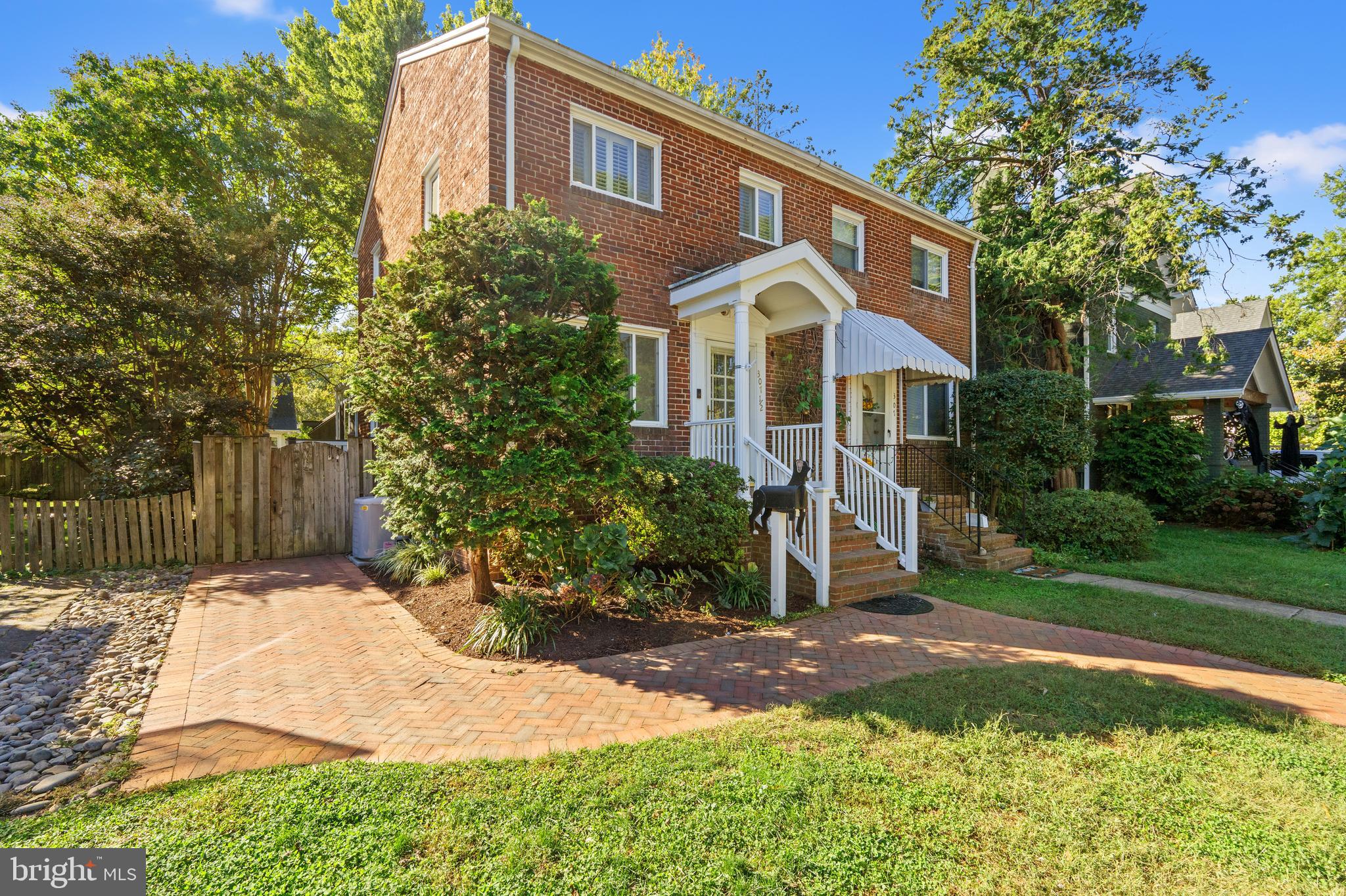 307 East Oxford Avenue, Unit 1/2 Alexandria, VA 22301 - Photo 33 of 34 a front view of a house with a yard