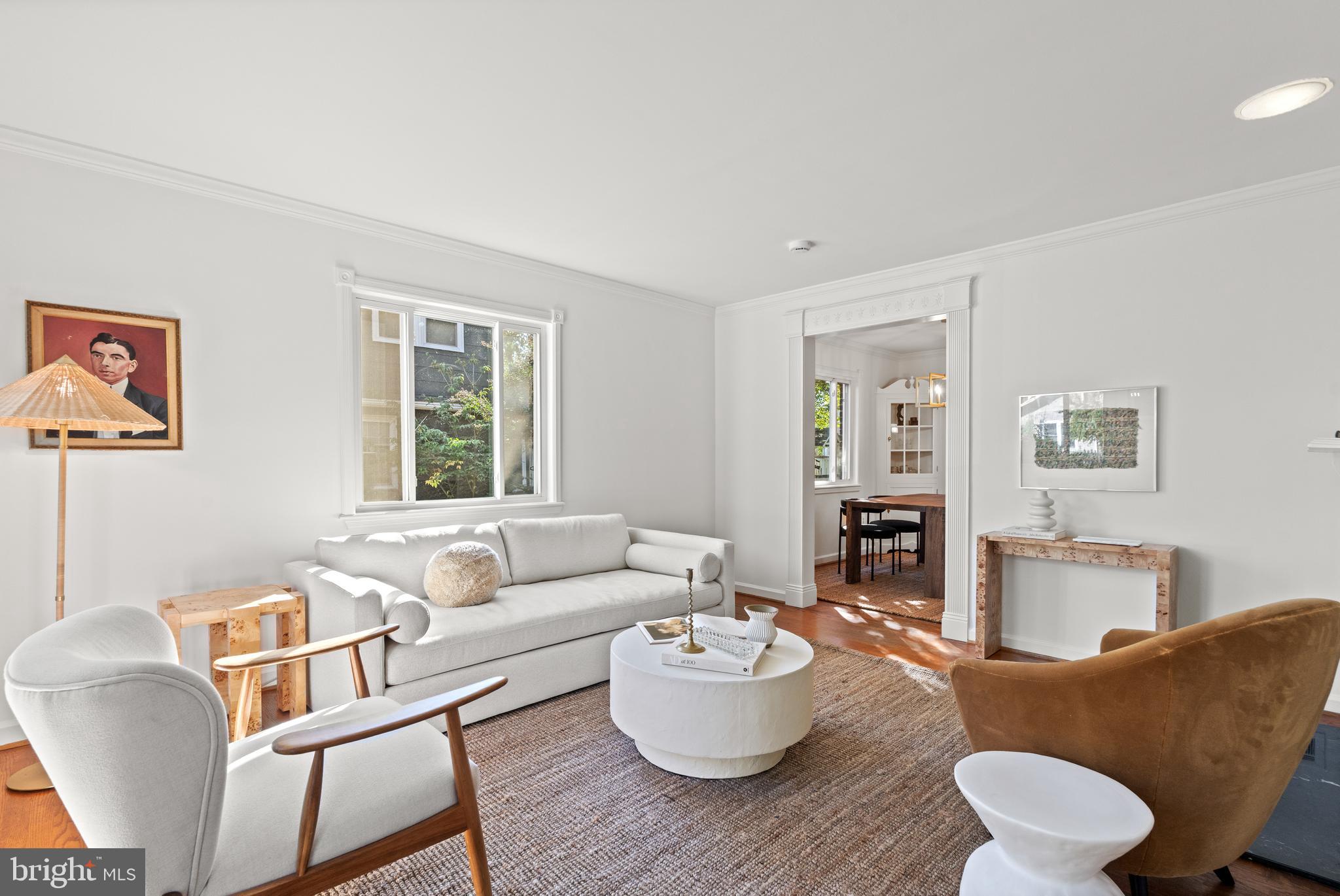 307 East Oxford Avenue, Unit 1/2 Alexandria, VA 22301 - Photo 4 of 34 a living room with furniture and a large window