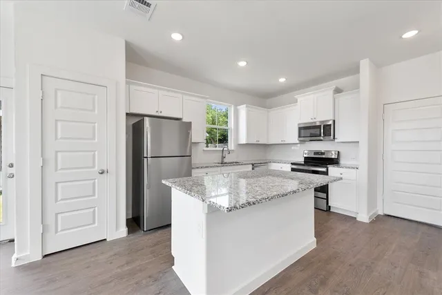 $1,900 | 1215 Chestnut Court, Runaway Bay, TX 76426