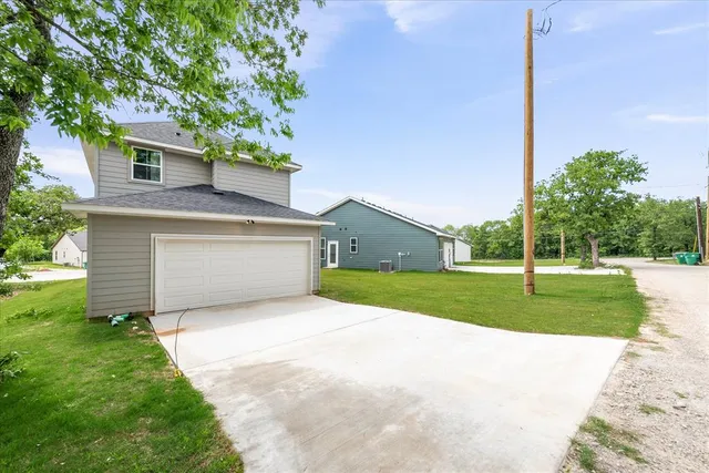 $1,900 | 1215 Chestnut Court, Runaway Bay, TX 76426