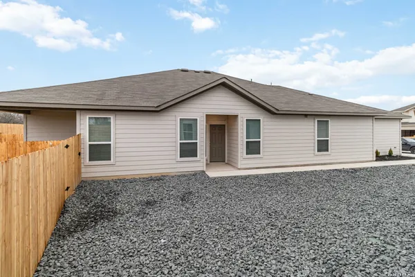 $1,650 | 5111 Cindy Brook, Unit 1, San Antonio, TX 78253