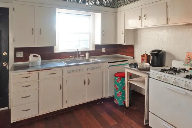 $243,585 | 125 West Mesquite Street, Dublin, TX 76446