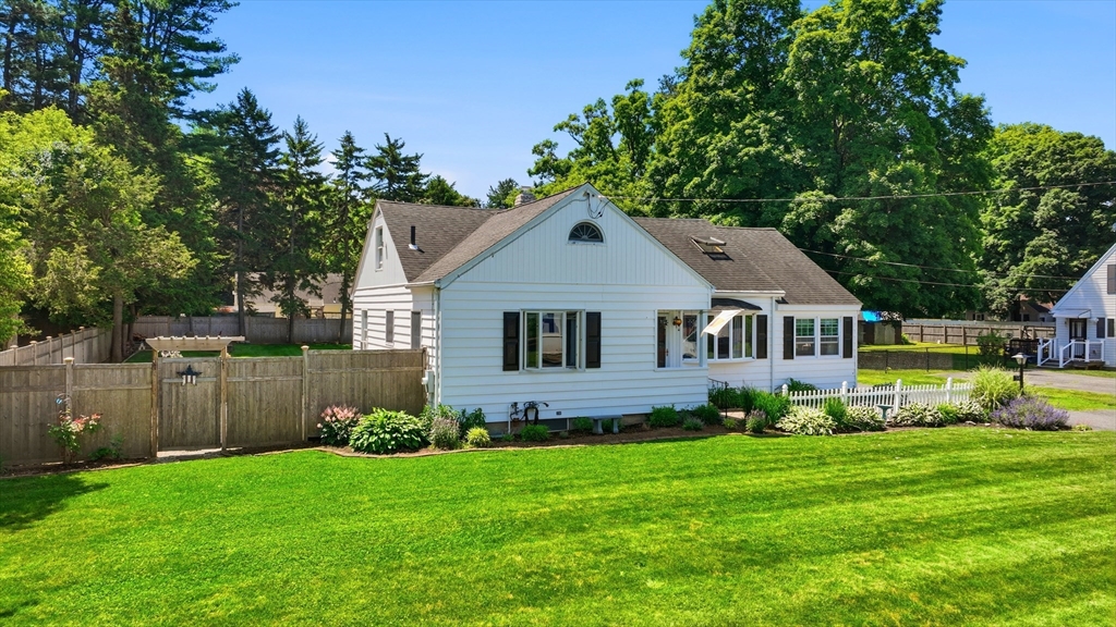 39 Bartels Street Springfield, MA 01128 - Photo 3 of 42