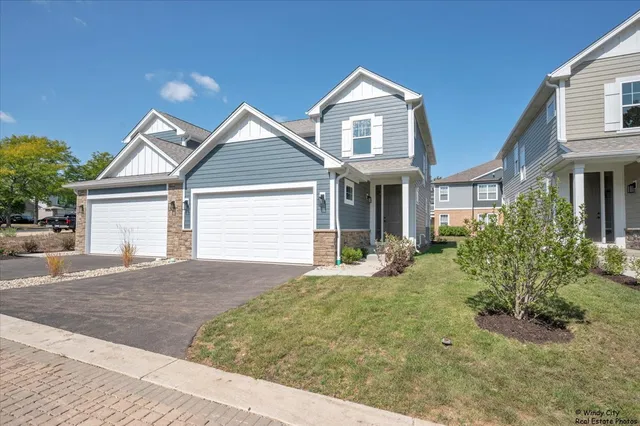 $399,000 | 413 Haber Road, Unit 5, Cary, IL 60013