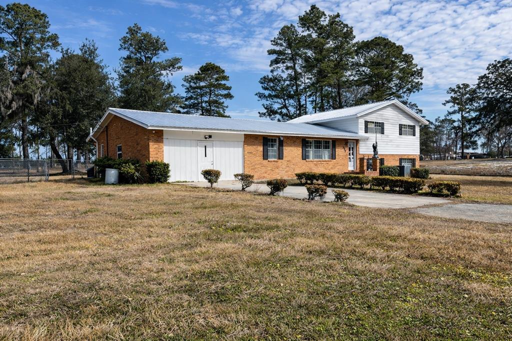 355 Southwest Marvin Burnett Road Lake City, FL 32025 - Photo 10 of 65