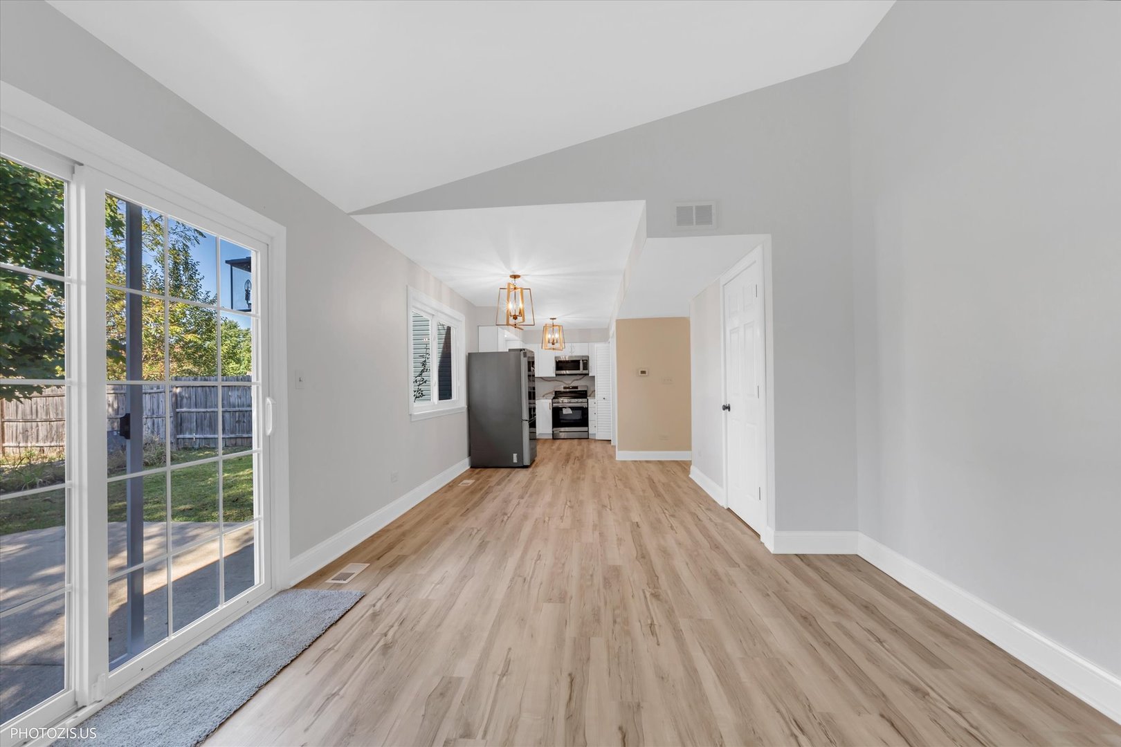 1373 Cimarron Court Elgin, IL 60120 - Photo 11 of 36