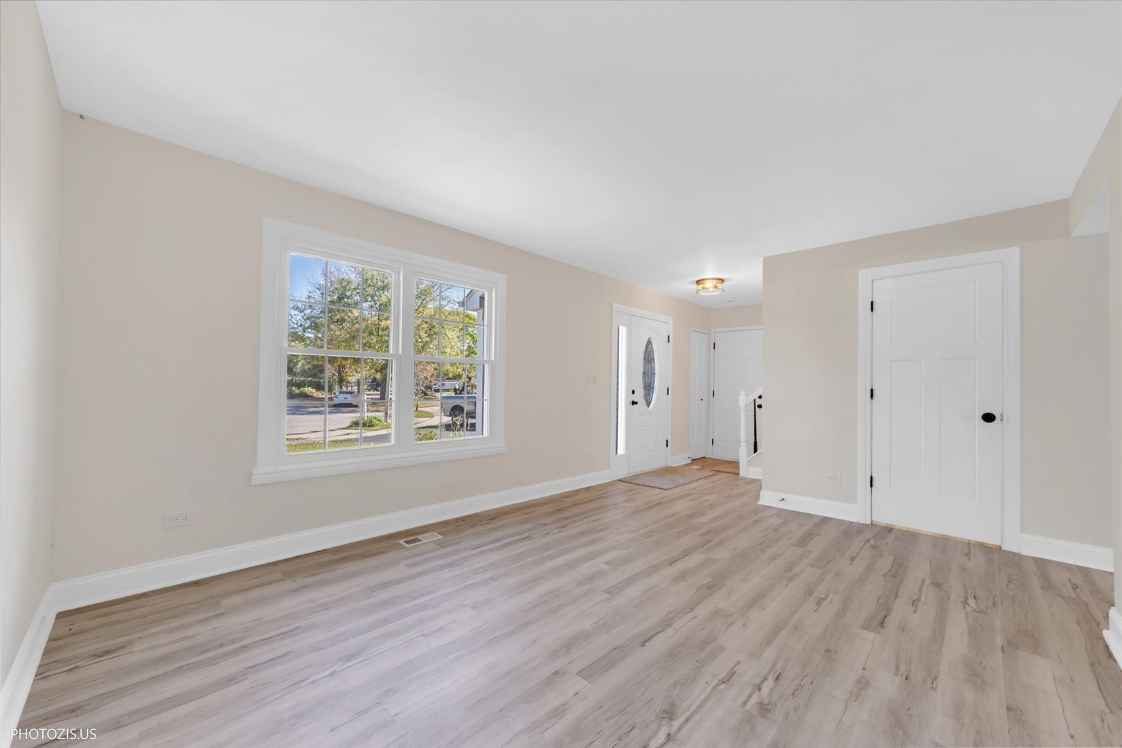 1373 Cimarron Court Elgin, IL 60120 - Photo 4 of 36