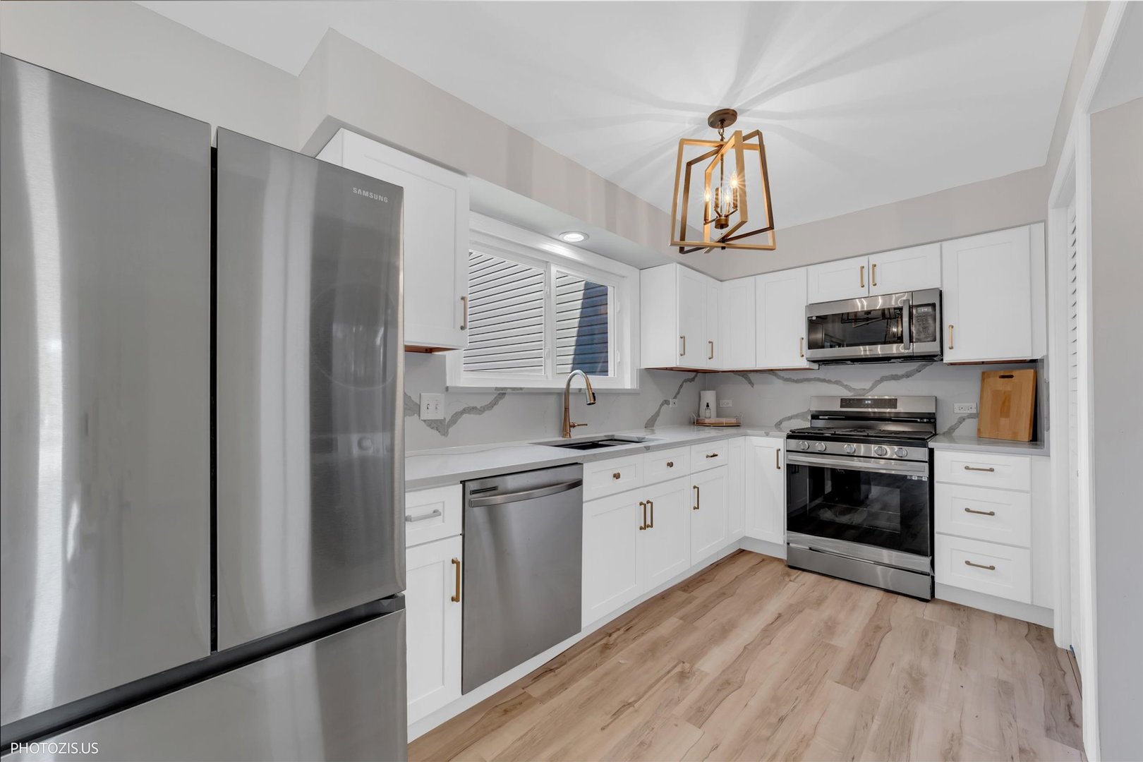 1373 Cimarron Court Elgin, IL 60120 - Photo 8 of 36