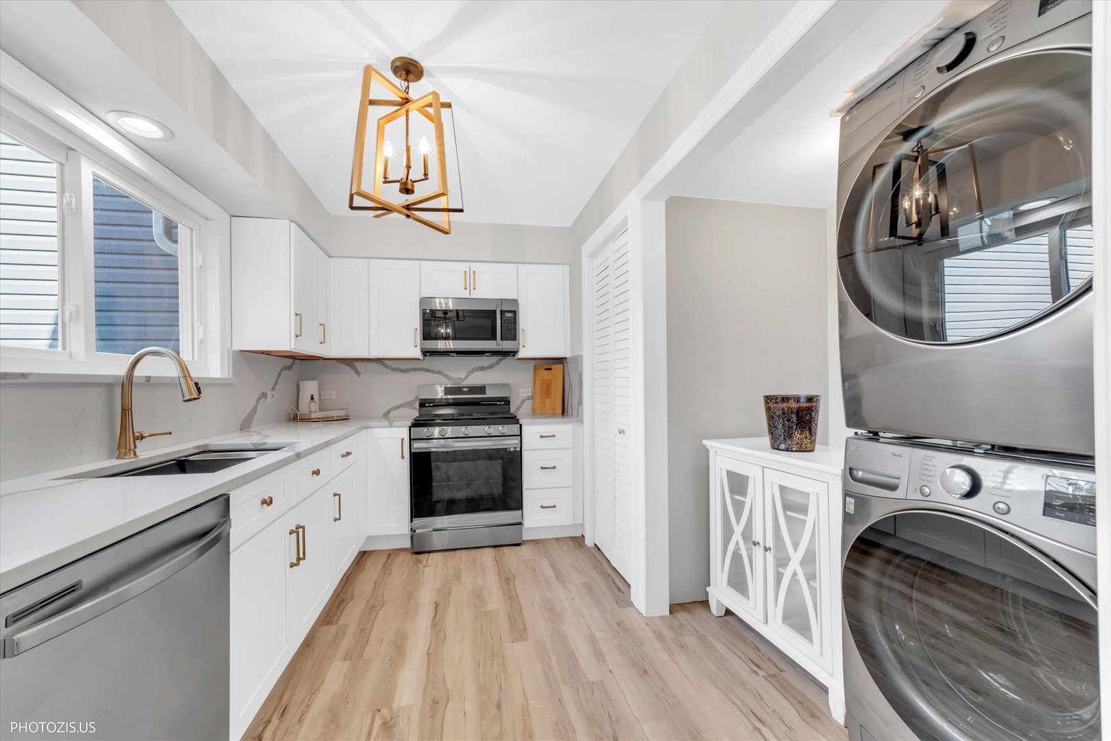 1373 Cimarron Court Elgin, IL 60120 - Photo 9 of 36