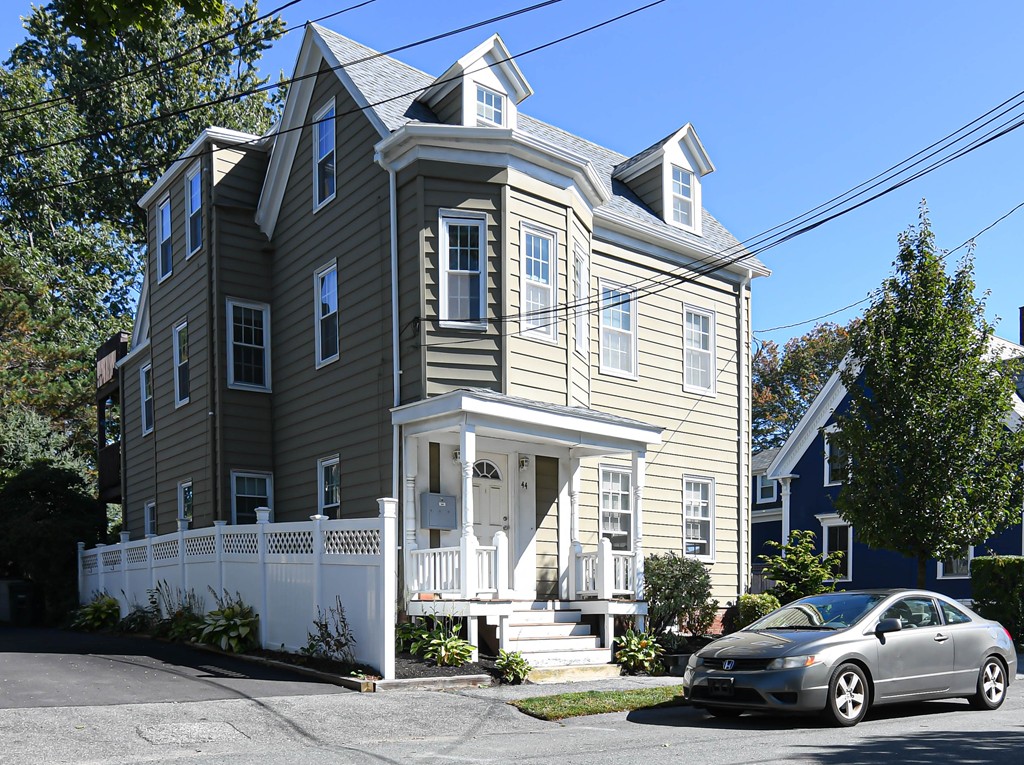 44 Charnock Street Beverly, MA 01915 - Photo 1 of 14