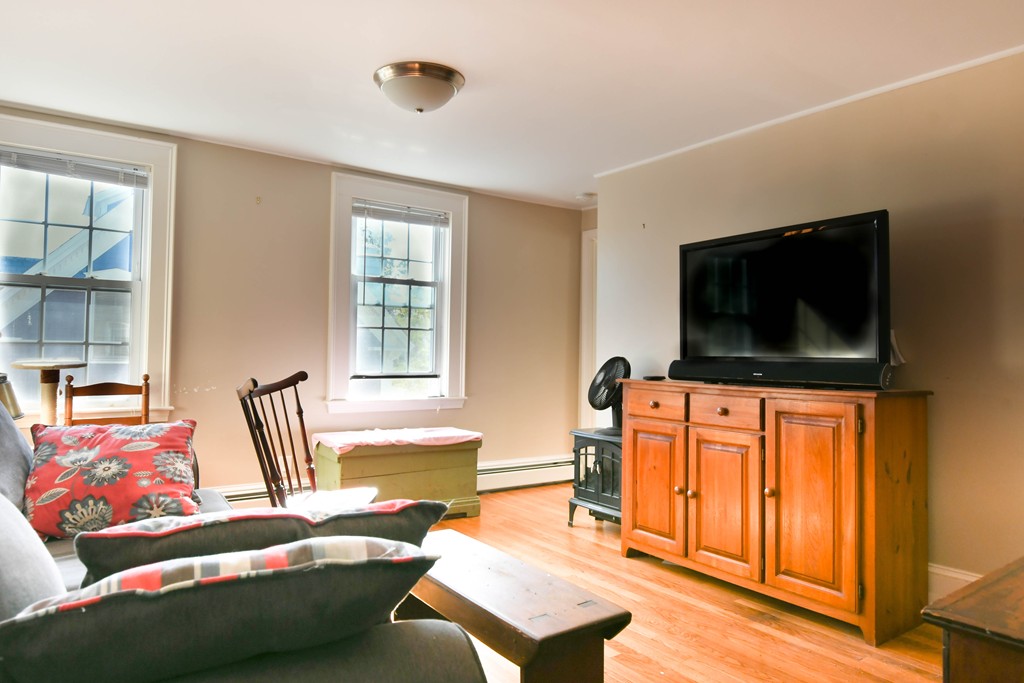 44 Charnock Street Beverly, MA 01915 - Photo 4 of 14