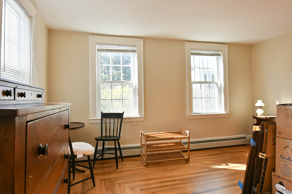 44 Charnock Street Beverly, MA 01915 - Photo 5 of 14