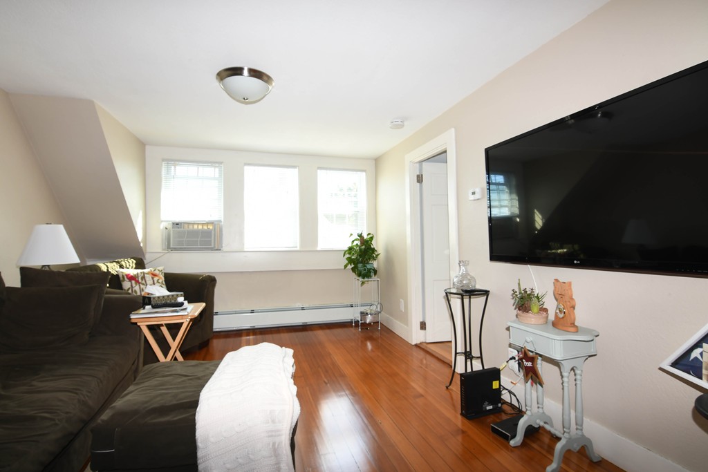 44 Charnock Street Beverly, MA 01915 - Photo 8 of 14