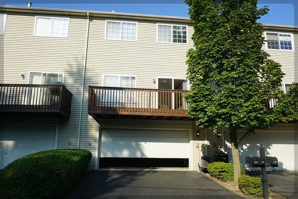 $2,600 | 125 Rachel Road, Unit 505A, Willow Springs, IL 60480