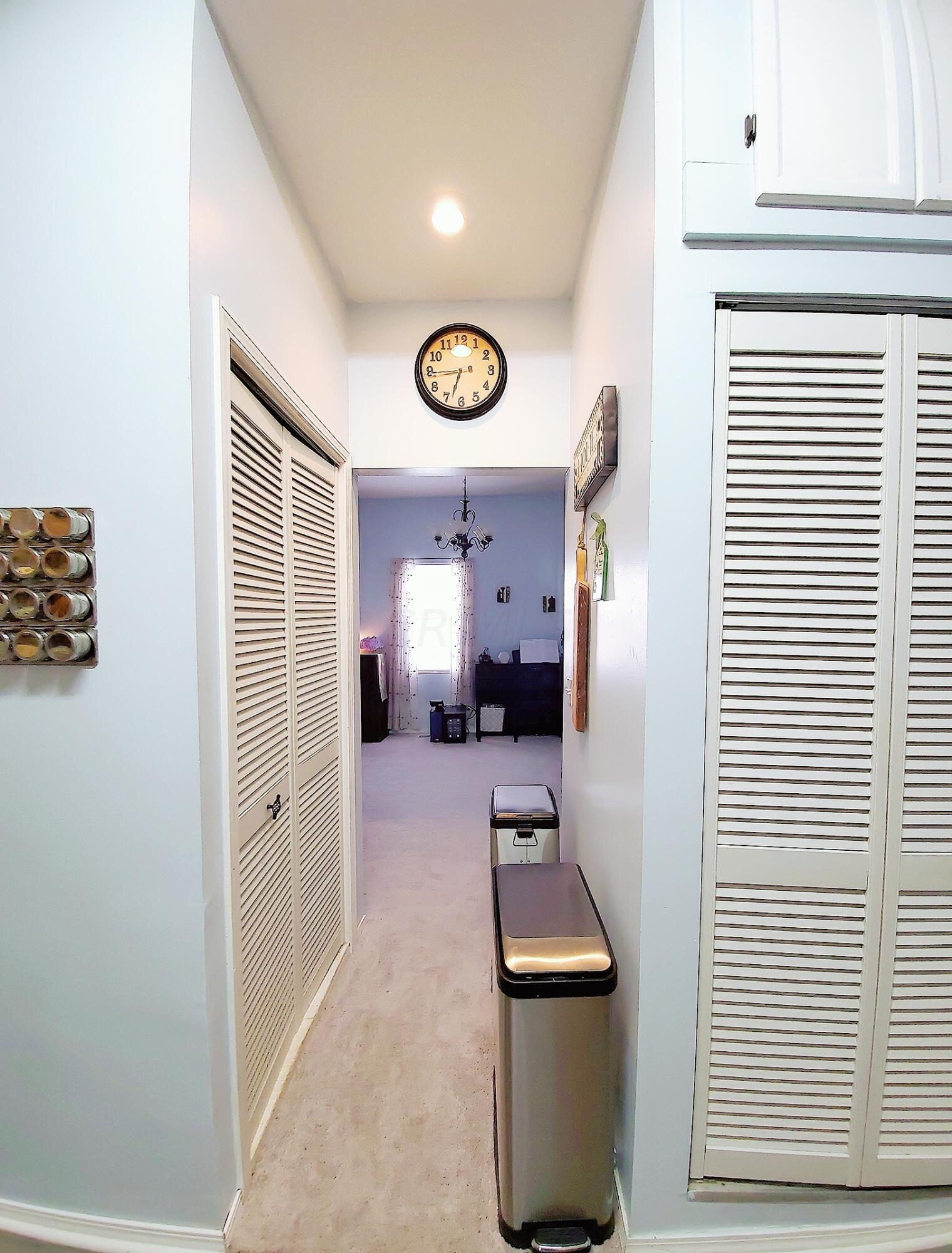 322 Reed Avenue Marion, OH 43302 - Photo 8 of 19 Kitchen hallway