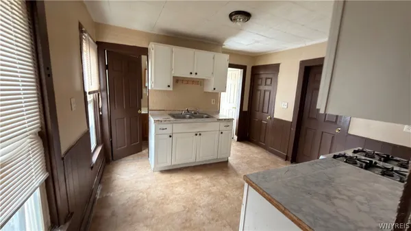 $1,200 | 42 Hartman Place, Buffalo, NY 14207