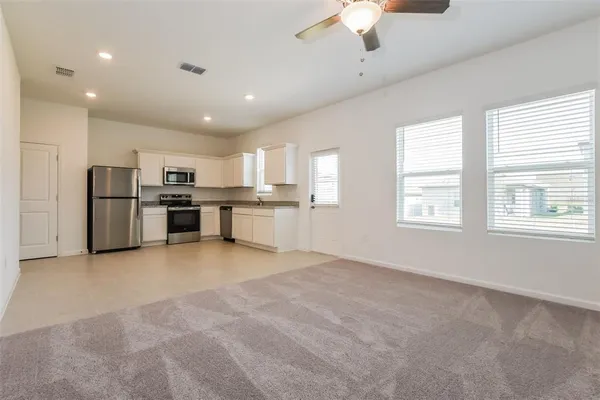 $2,145 | 2042 Hemingway Circle, Groveland, FL 34736