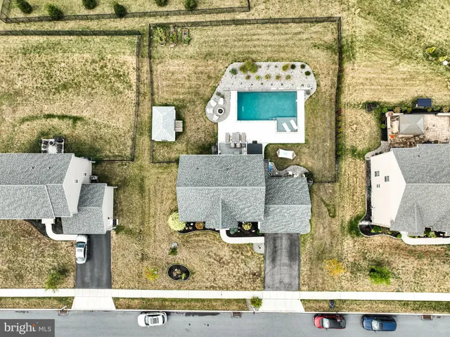 a view of a house with backyard porch and outdoor kitchen