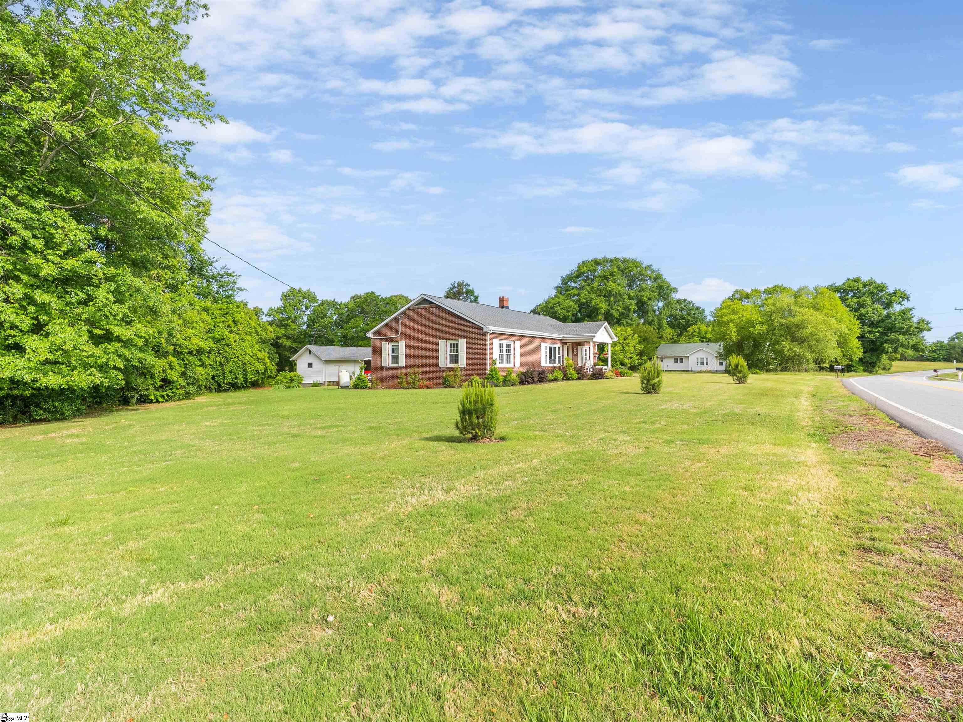 5741 Highway 357 Campobello, SC 29322 - Photo 2 of 39