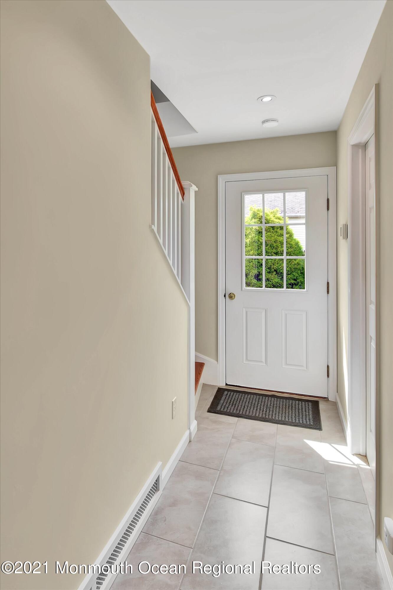 395 Aldrich Road Howell, NJ 07731 - Photo 14 of 37 15-Rear Foyer