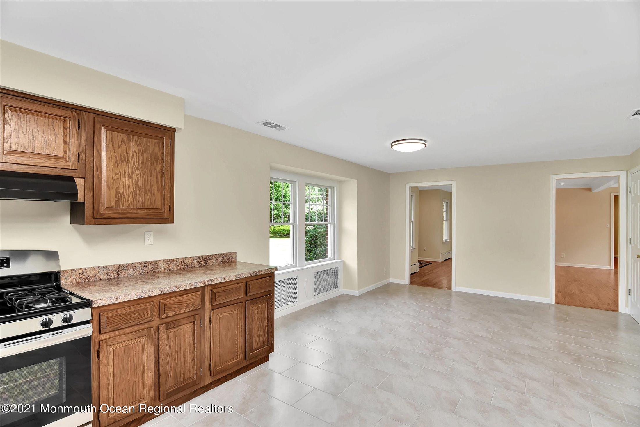 395 Aldrich Road Howell, NJ 07731 - Photo 20 of 37 21-Kitchen & Dining Room