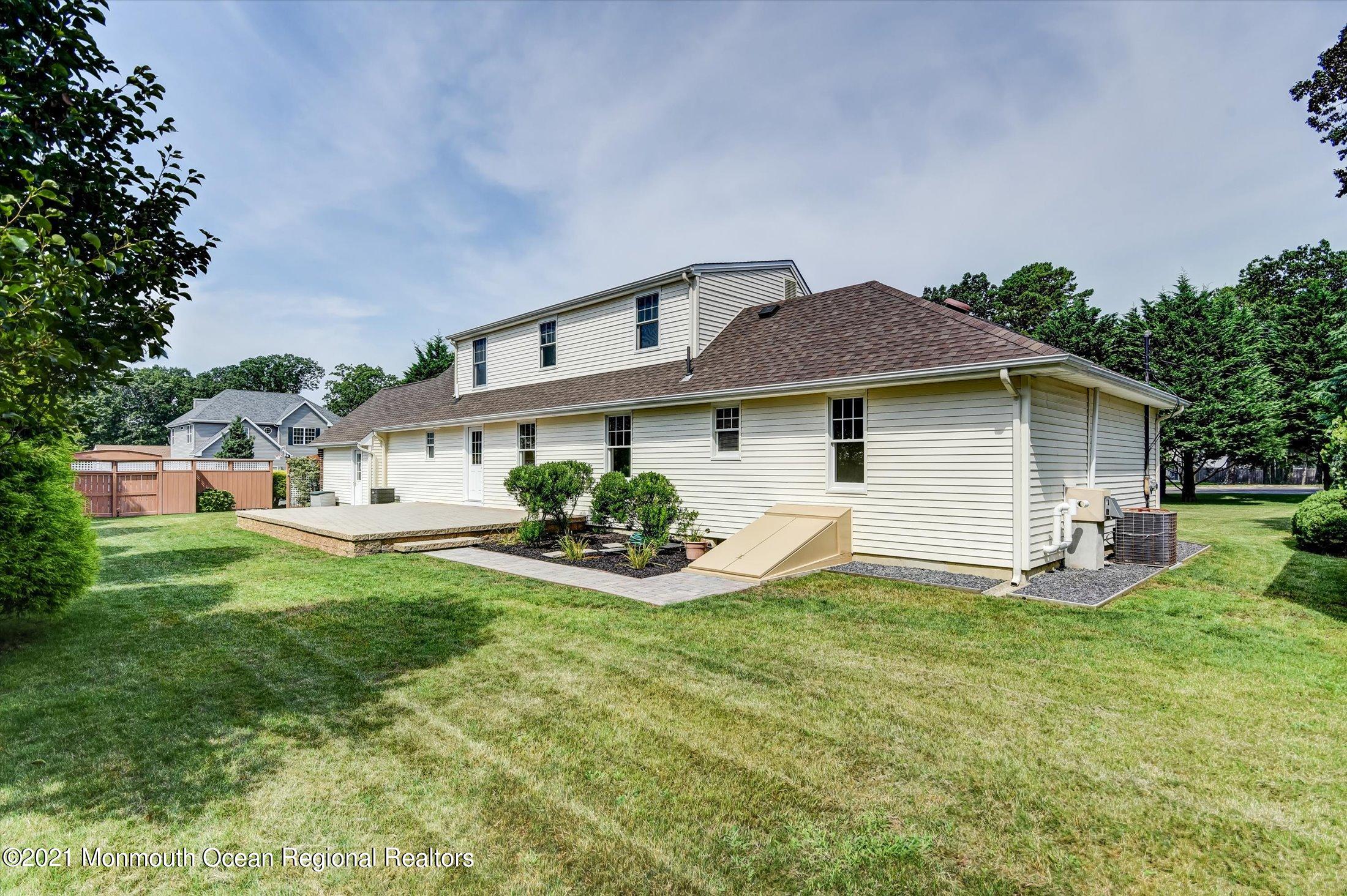 395 Aldrich Road Howell, NJ 07731 - Photo 36 of 37 37-Rear View