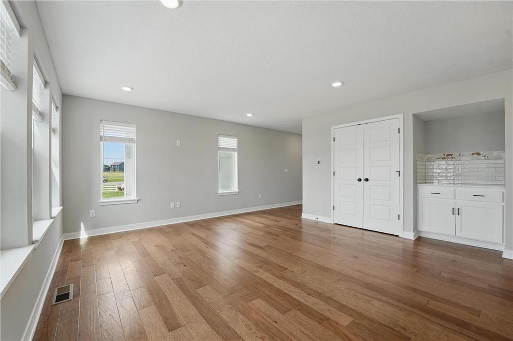 8761 Southwest 10th Street Blue Springs, MO 64064 - Photo 22 of 29