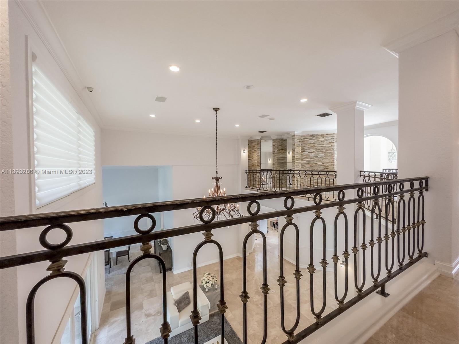 2707 Pinehurst Drive Weston, FL 33332 - Photo 35 of 59 a close view of light fixtures and sitting space