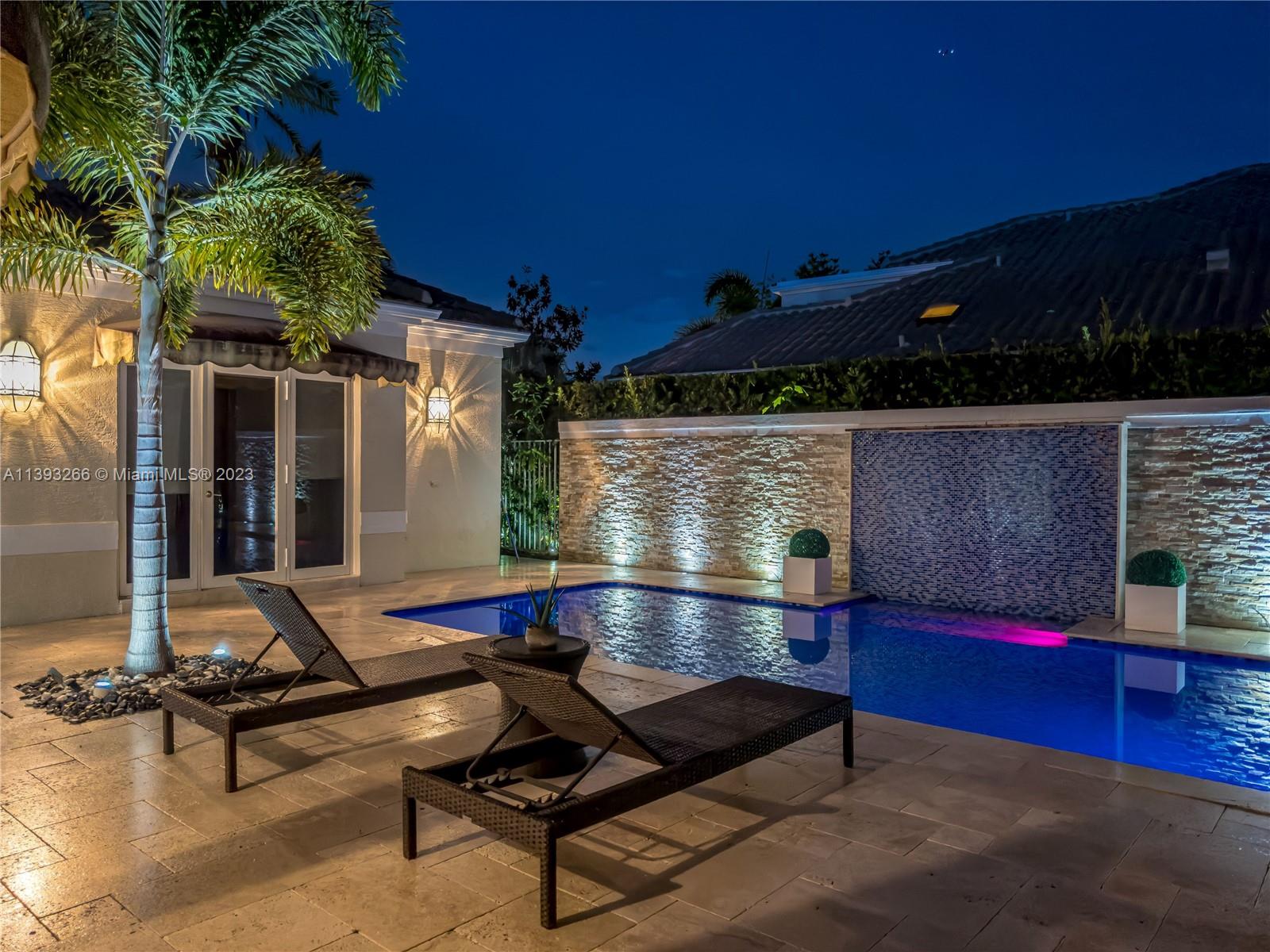 2707 Pinehurst Drive Weston, FL 33332 - Photo 4 of 59 a living room with patio furniture