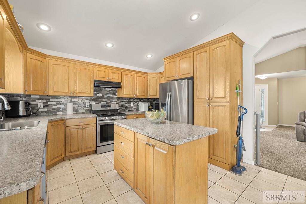 327 Red Fox Drive Ammon, ID 83401 - Photo 7 of 37