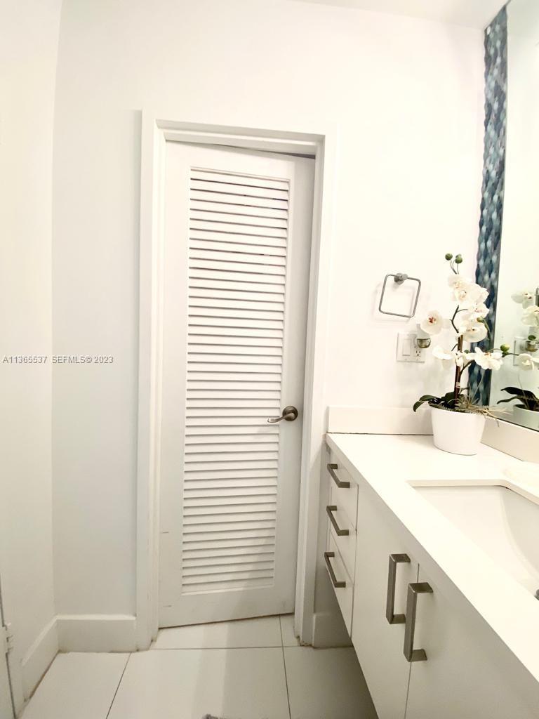 100 Lincoln Road, Unit 906 Miami Beach, FL 33139 - Photo 14 of 20