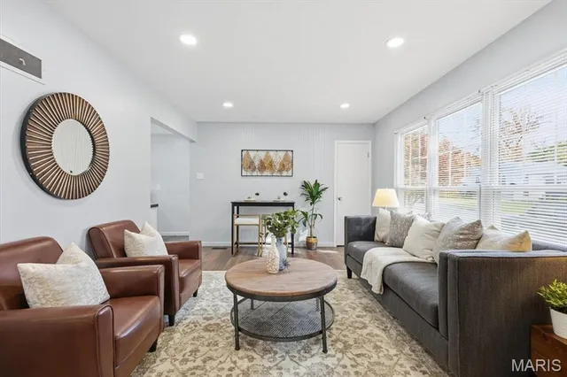 $249,900 | 689 Conover Lane, St. Louis, MO 63126