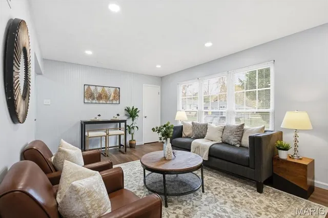 $249,900 | 689 Conover Lane, St. Louis, MO 63126