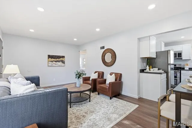 $249,900 | 689 Conover Lane, St. Louis, MO 63126