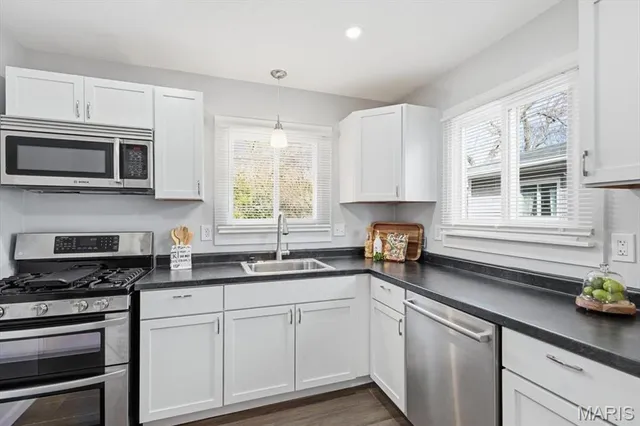 $249,900 | 689 Conover Lane, St. Louis, MO 63126