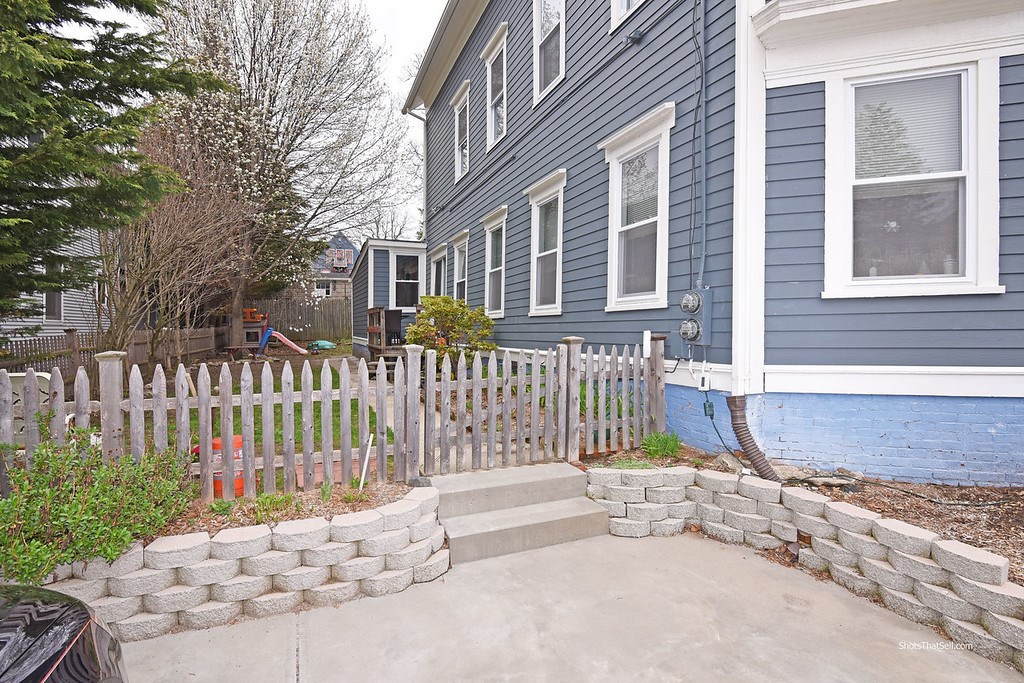 76 Locust Street Providence, RI 02906 - Photo 3 of 21