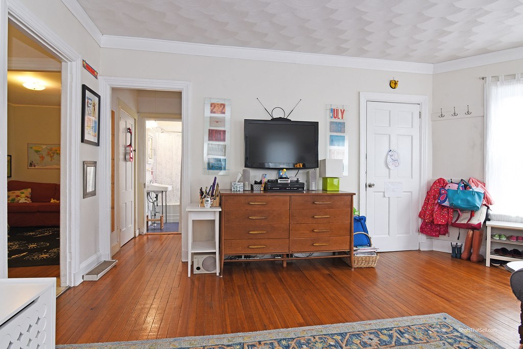 76 Locust Street Providence, RI 02906 - Photo 9 of 21