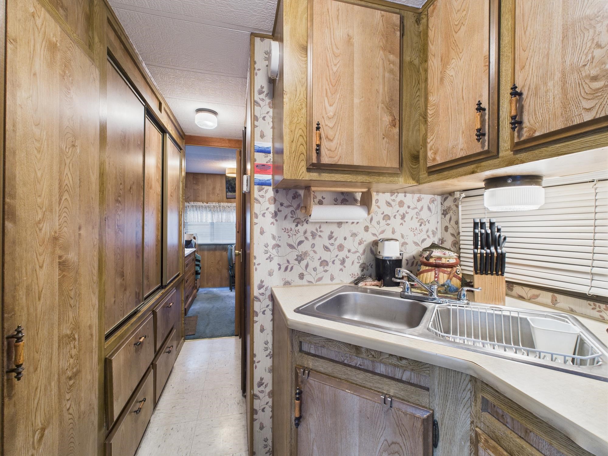 1459 Main Street Pittsburg, NH 03592 - Photo 17 of 21
