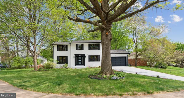 $1,075,000 | 4773 Farndon Court, Fairfax, VA 22032