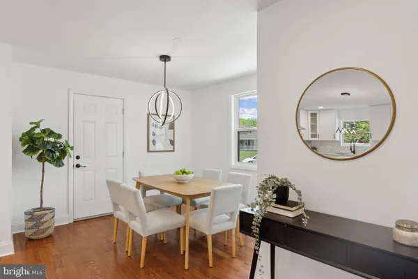 $1,075,000 | 4773 Farndon Court, Fairfax, VA 22032