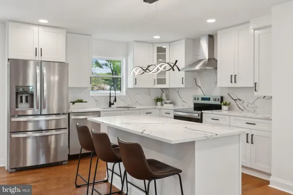 $1,075,000 | 4773 Farndon Court, Fairfax, VA 22032