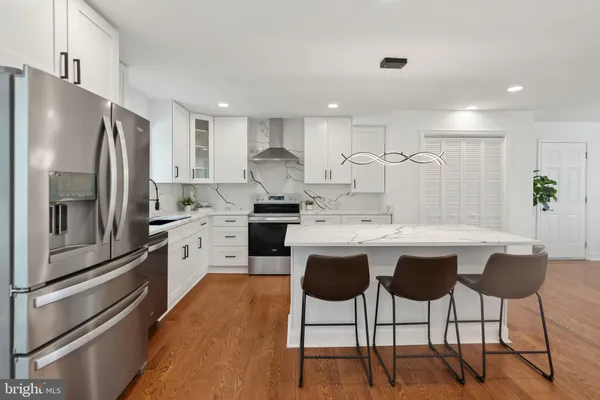 $1,075,000 | 4773 Farndon Court, Fairfax, VA 22032
