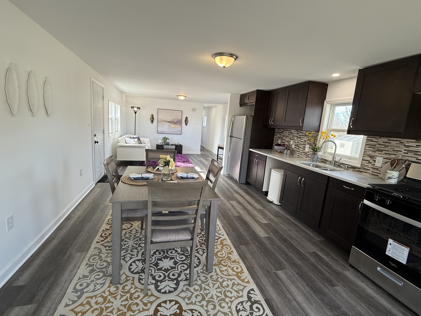 237 Blackthorn Road Matteson, IL 60443 - Photo 4 of 19 a kitchen with a dining table and chairs