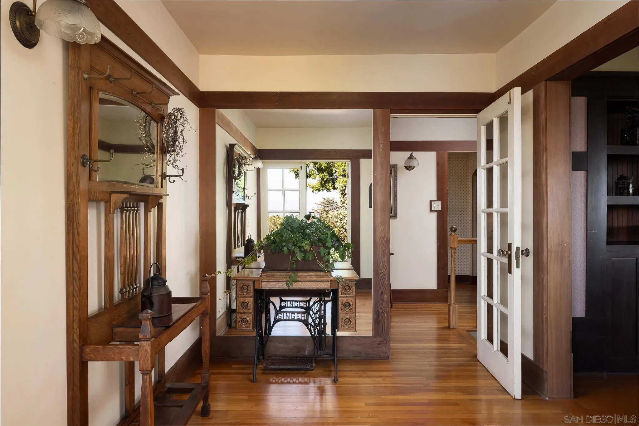 9844 Summit Drive La Mesa, CA 91941 - Photo 18 of 58 a view of a interior of the house