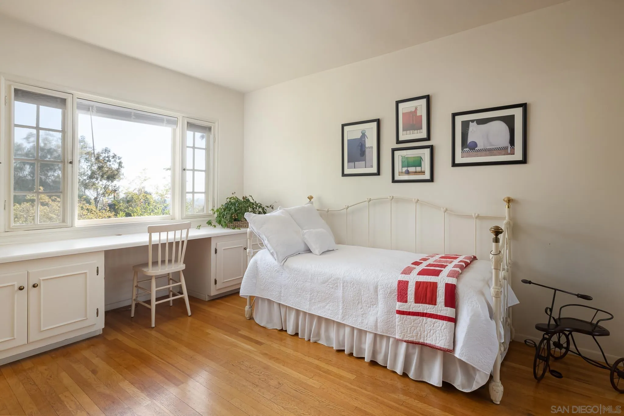 9844 Summit Drive La Mesa, CA 91941 - Photo 37 of 58 a bedroom with a bed and a table